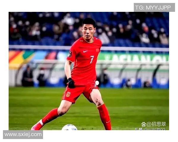 武磊赛场爆发小插曲，裁判如何处理？